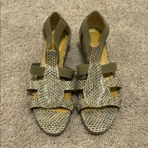 Vaneli peep toe sandal. Snake print.